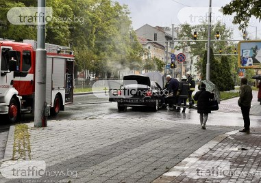 Кола се запали в движение на бул Руски съобщи репортер