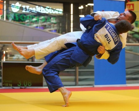 България загуби от Румъния в отборния спор на световното по джудо