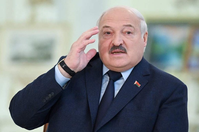 Беларуският президент Александър Лукашенко е приет в болница край Минск.