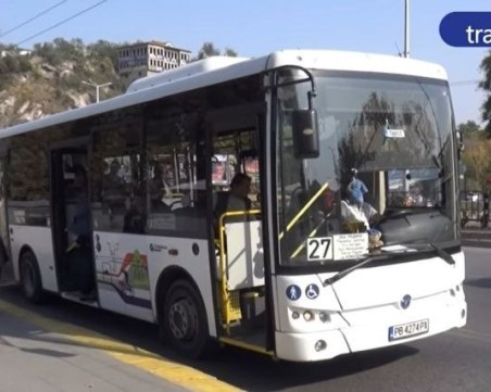 Едва 193 автобуса от 285 по схема се движат в Пловдив, намаляването им било проформа