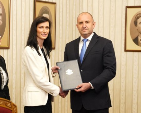 Мария Габриел получи първия мандат:  Ще направя всичко възможно за стабилно правителство