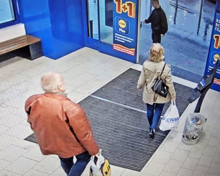 Нагла кражба в пловдивски магазин! Жена задигна чанта с покупки от мястото за оставяне на багаж