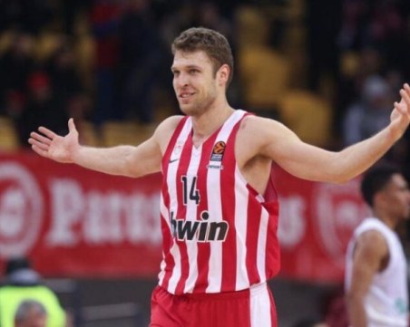 Още едно голямо признание за Александър Везенков