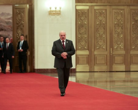 След слуховете за влошеното здраве на Лукашенко: Медиите в Минск показаха негова снимка