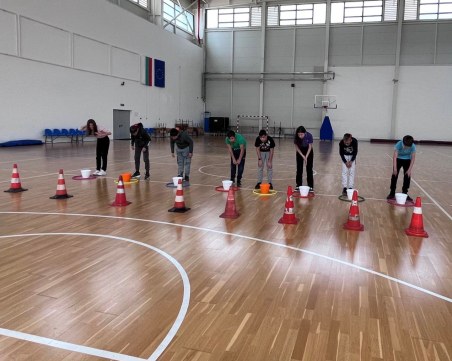 Ученици от 7 училища в Пловдивско демонстрираха пред полицаи как се предпазват от престъпления