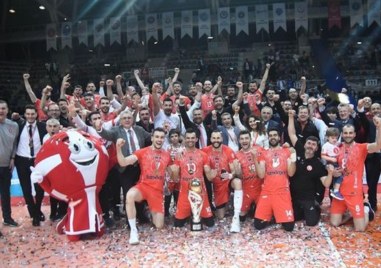 Националът Мартин Атанасов и тимът на Зираатбанк Анкара триумфираха с