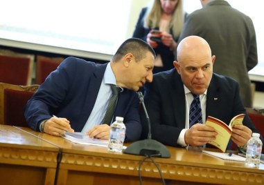 Заместник главният прокурор Борислав Сарафов е подал сигнал срещу Иван Гешев
