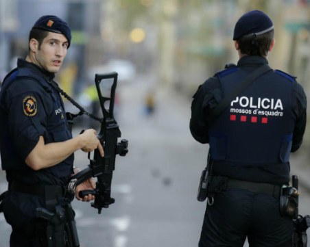 Двама души загинаха в Испания след взрив край детска площадка