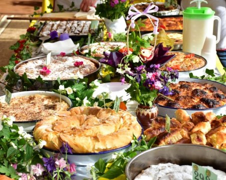 Фестивал на баницата събира хората в Марково, в Първенец и Браниполе честват деня на Св.св. Константин и Елена 