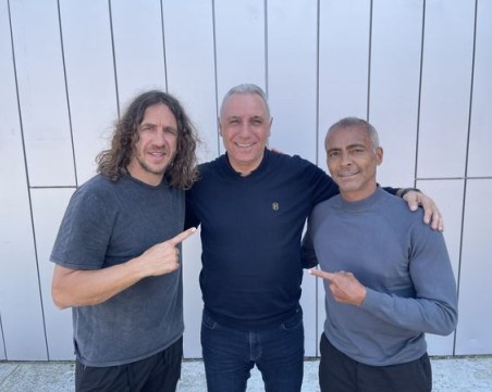 Стоичков отпразнува титлата на Барса с още две големи легенди на клуба