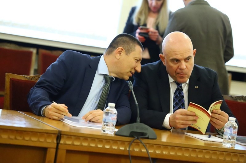 Заместник-главният прокурор Борислав Сарафов е подал сигнал срещу Иван Гешев.