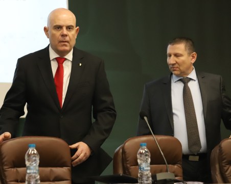 СГП започна проверка по сигнала на Сарафов срещу Гешев