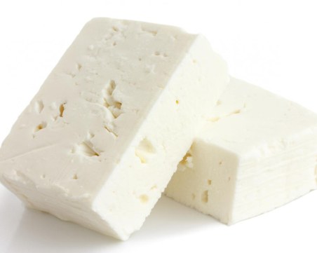 БАБХ проверява четири марки сирена на пазара след сигнал за нередност