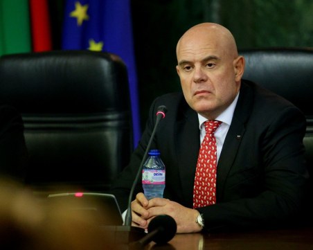 Главният прокурор призован на разпит за твърдения за политическа корупция