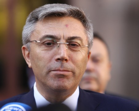 Карадайъ: Икономическите проблеми ще се решат с инвестиции, а не с популизъм