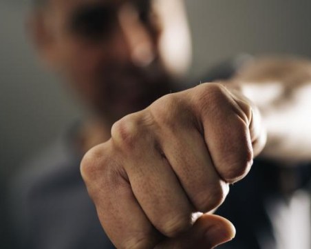 Масов бой в дискотека в Кърджали! Момиче е в болница, шестима са арестувани