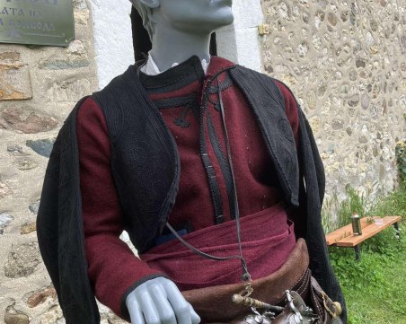 Родолюбци подариха прототип на Ангел войвода на Араповския манастир