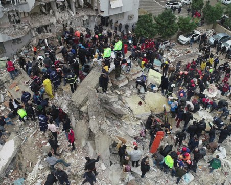 Сеизмолог: Рискът от земетресение над 7 степен в Истанбул е голям