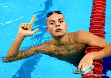 17 годишният плувец Петър Мицин продължава със страхотното си представяне през