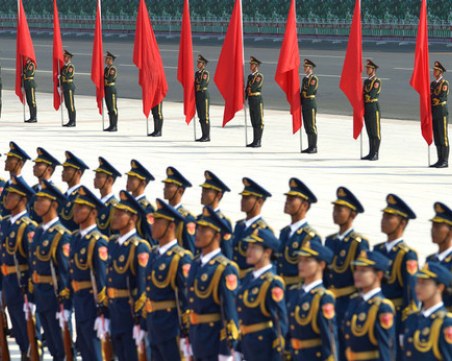 Арестуваха комедиант в Китай заради шега с армията