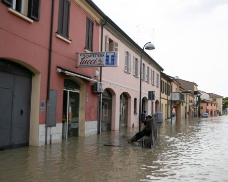 Български тираджия е блокиран във водния капан в Италия