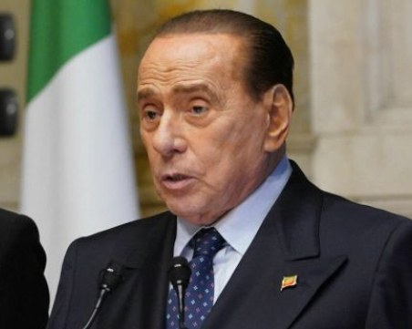 Изписаха Берлускони от болницата