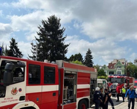 Пожар в сградата на Община Велико Търново, има леко пострадали