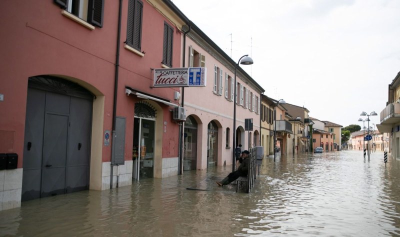 Български тираджия е блокиран във водния капан в Италия