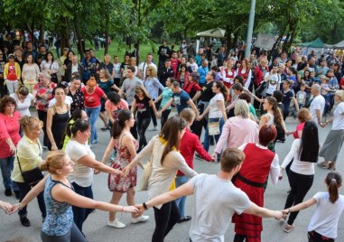 И днес продължава един от най големите фолклорни фестивали в България