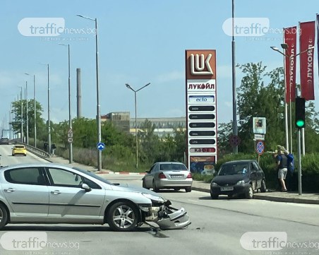 Две коли се блъснаха на един от изходите на Пловдив