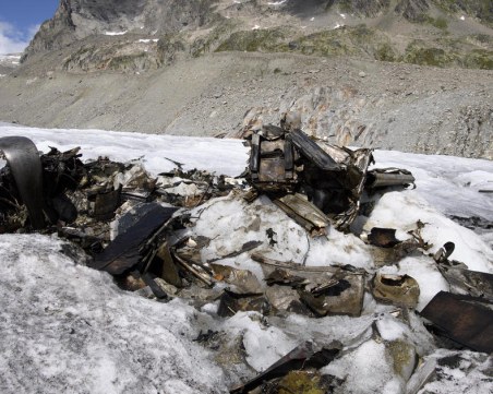 Трима души загинаха след самолетна катастрофа в Швейцария