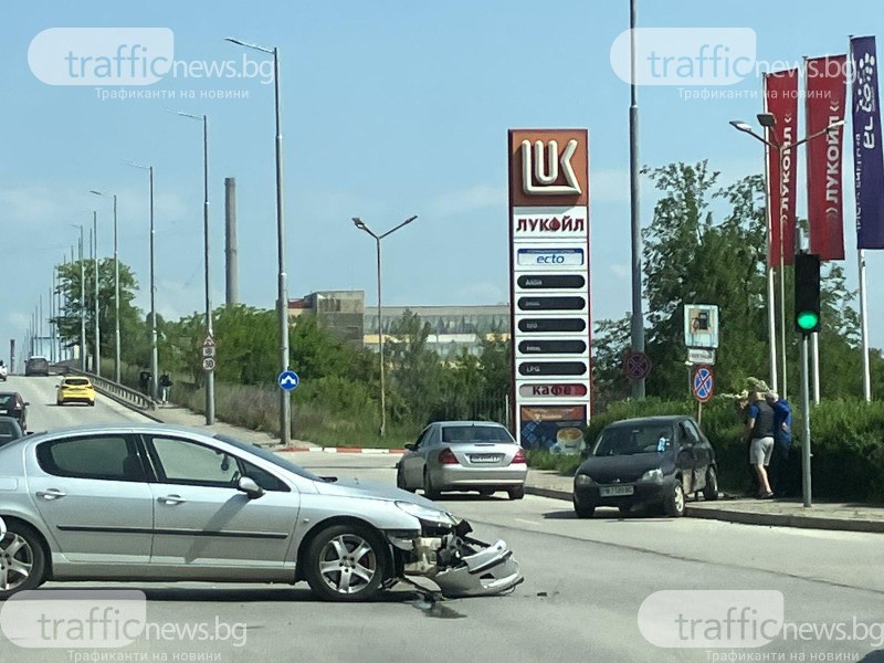 Две коли се блъснаха на един от изходите на Пловдив