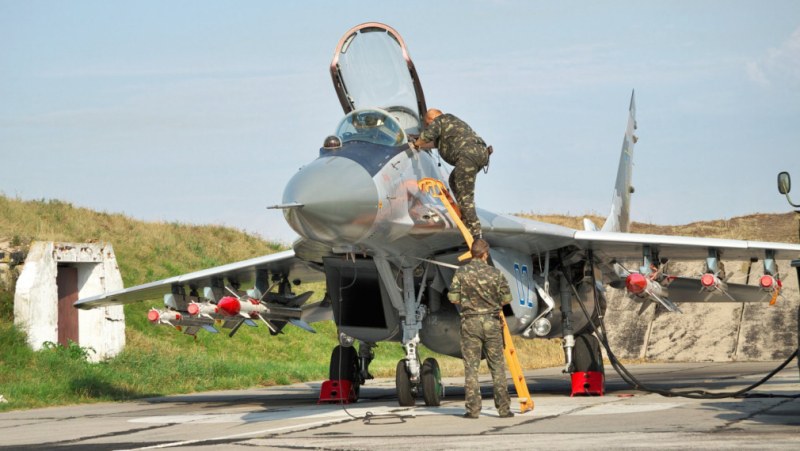 Западът започва обучение на украински пилоти за изтребителите F-16. От