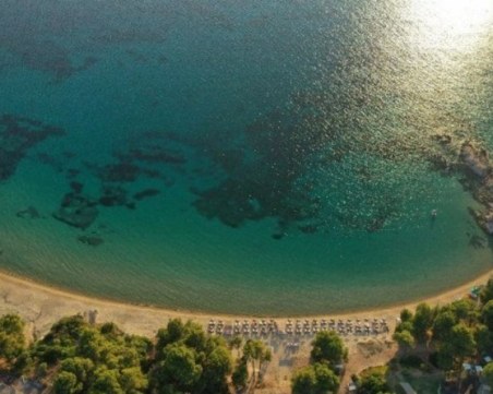 Малък остров в Гърция привлича с уникална красота