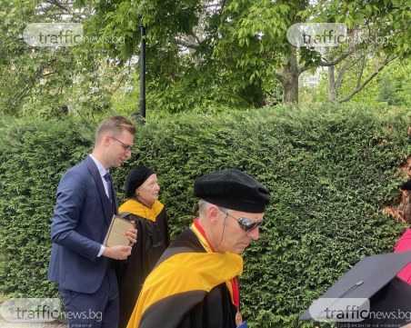 Мария Луиза се пенсионира от Настоятелството на Американския университет с награда на нейно име