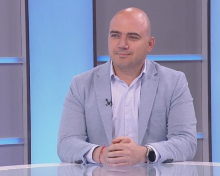 Министър Илин Димитров откри официално туристическия сезон в най-стария ни морски курорт