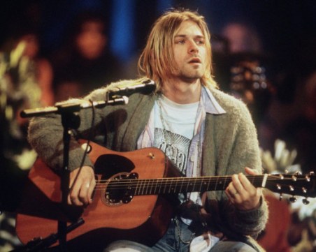 Продадоха счупена китара на Кърт Кобейн за 600 000 долара