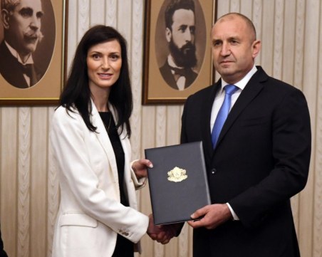 Ще предложи ли Мария Габриел министри, или ще върне празна папка на Радев?