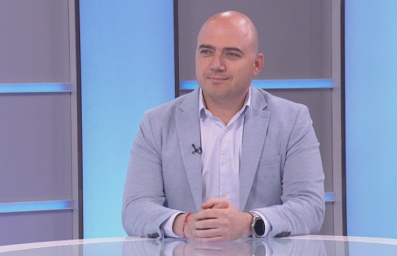 Министър Илин Димитров откри официално туристическия сезон в най-стария ни морски курорт