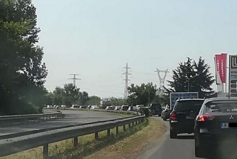 Протест блокира пътя Бургас - Созопол