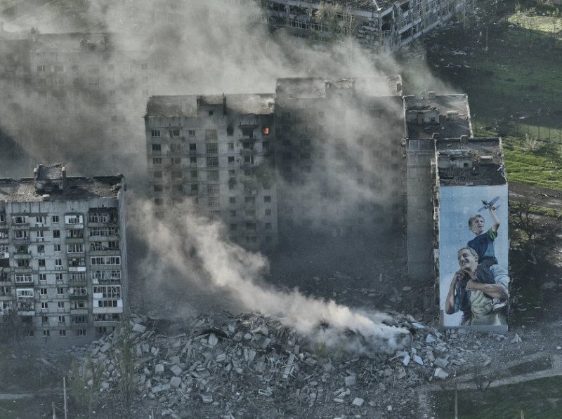 Украйна заяви днес, че силите ѝ частично са обкръжили град