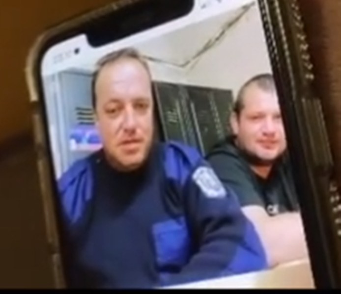 Варненски полицаи към момиче: Ще те скъсам като оставка Гешев