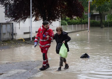И днес продължава да има червен код в наводнената италианска