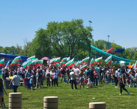 Хиляди българи се включиха в парад за 24 май в Чикаго