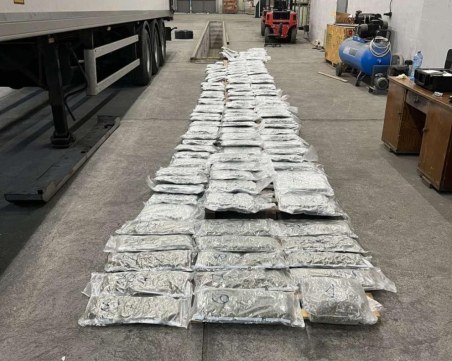 Хванаха над 90 кг канабис, скрит в тайник на ГКПП Кулата