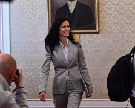 Мария Габриел връща мандата днес, ИТН оттеглиха подкрепата си