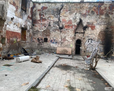 Проектът за реставрация на баня „Орта мезар” затъна в административна каша