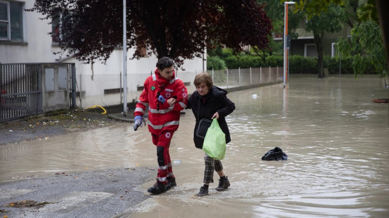 Няма пострадали или изчезнали българи при наводненията в Италия