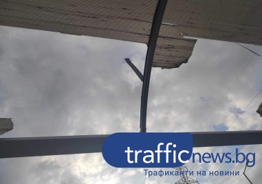 Спирка с липсващ покрив тормози пловдивчаните използващи градския транспорт За