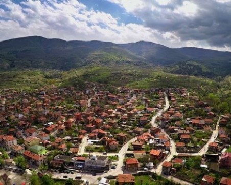 Акция за почистване коритото на реката в Куклен